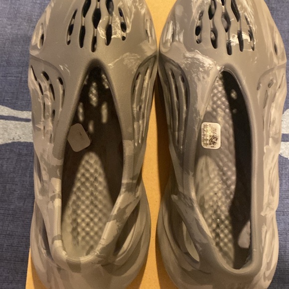 Adidas Yeezy foamrunner mx granite size 10 - Picture 2 of 4